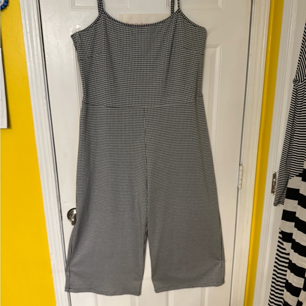 Versona Black and White Houndstooth Smock Back Jumpsuit NWOT